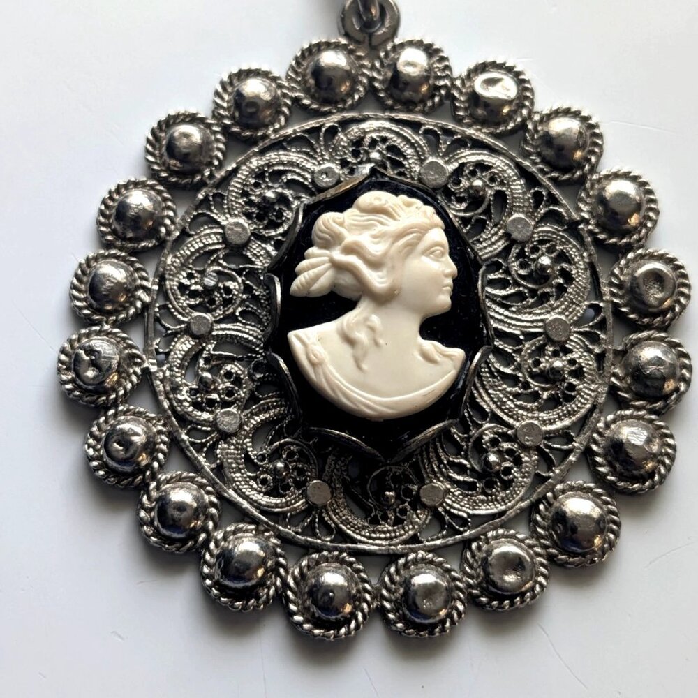 Cameo Necklace Black and White